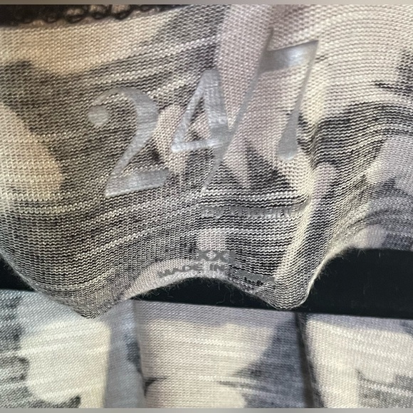 NWOT Maurices Plus Size 24/7 Waverly Floral Flutter Sleeve Tee XXL - Picture 6 of 6